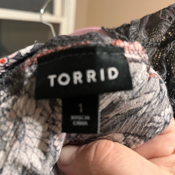 Torrid Floral Lace Sleeveless Top - Picture 3 of 3